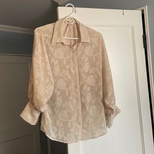 LOVESTITCH. SIZE: SMALL. FLORAL. BLOUSE. NEVER WORN. SMOKE-FREE HOME.